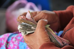 Hay maneras de evitar que gastes dinero de manera innecesaria