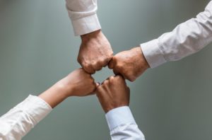Un gerente exitoso trabaja en equipo