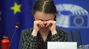 Cortesia de: https://www.abc.es/internacional/abci-greta-thunberg-entre-lagrimas-nuestra-casa-desmorona-futuro-esta-manos-201904161928_noticia.html